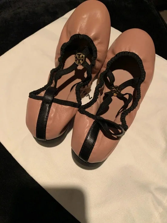 TORY BURCH
Soft Scrunch Leather
Ballet Flat In Blush Pink /with Black Trim - Picture 6 of 11